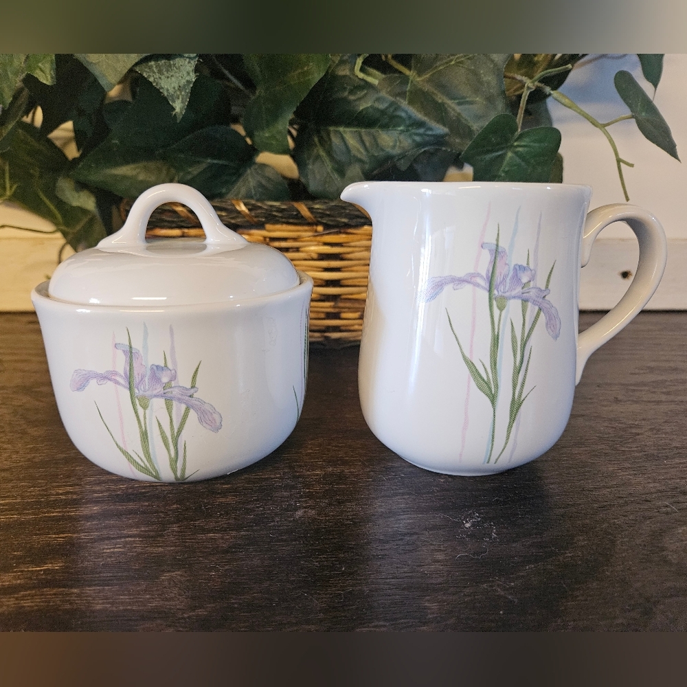 Vintage Corelle Coordinates Shadow Iris Sugar Bowl w/Lid & Creamer Set - NICE!